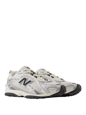 NEW BALANCE 204L IN SILVER METALLIC WITH BLACK